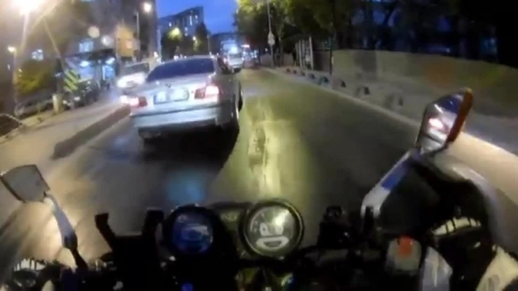 İstanbul’da Motosiklet Sürücülerinin Ölümden Kıl Payı Kurtulduğu Kazalar Kamerada