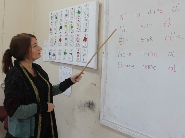 Ukraynalı Genç Kadın 3 Haftada Türkçe Okuma Yazmayı Öğrendi