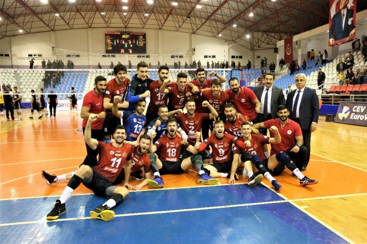 Challenge Kupası’nda Tokat Belediye Plevnespor, Kazincbarcika’ya Set Vermedi