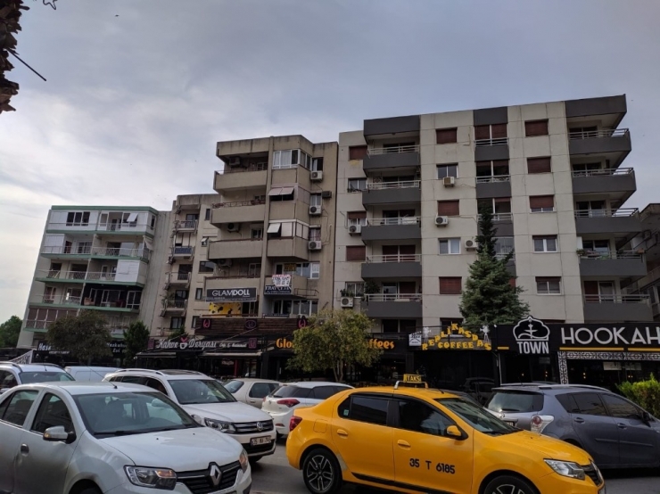 İzmir’deki Eğik Binalar Tahliye Ediliyor