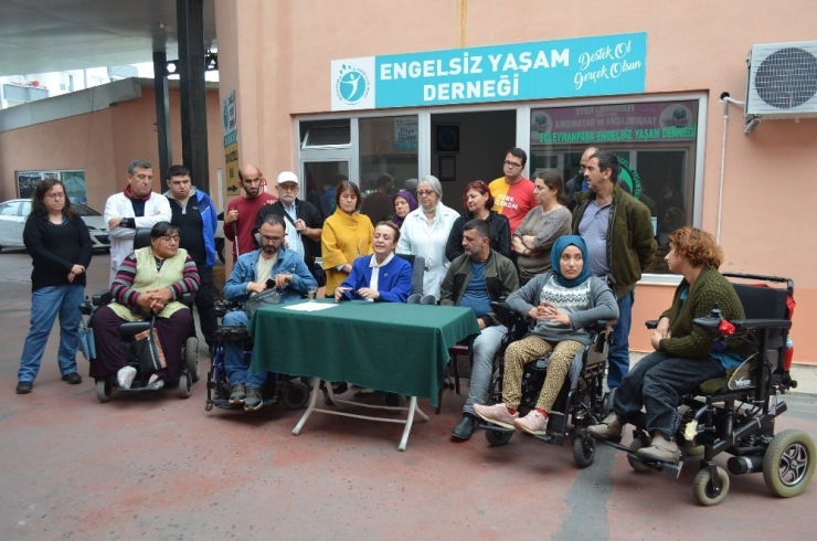 Engelliler Bacağını Kaybeden Esnaf İçin Yardım Kampanyası Başlattı