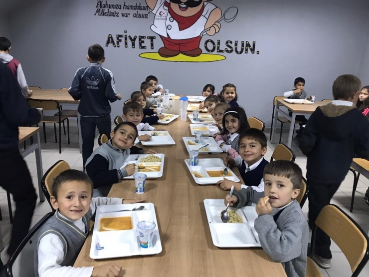 Safranbolu’da Taşımalı Eğitim Öğrencilerinin Yemeği Öğretmenevinden