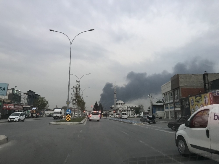Sakarya’da Geri Dönüşüm Fabrikasında Yangın