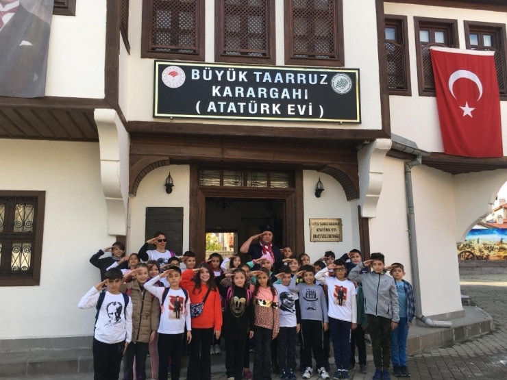 Afyonkarahisarlı Minik Öğrencilerden Atatürk Evi’ne Ziyaret
