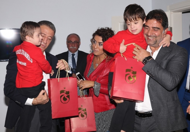 Ahmet Ağaoğlu Ve Ünal Karaman Özel Çocukları Ziyaret Etti