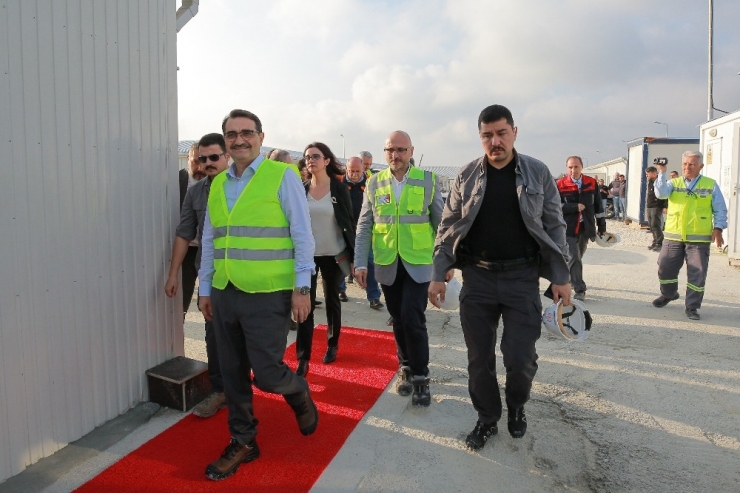 Enerji Bakanı Dönmez Türk Akım Alım Terminalini Ziyaret Etti