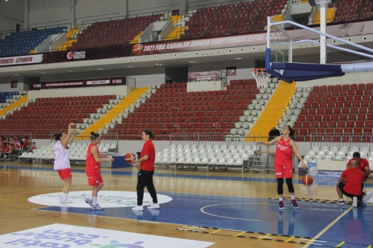 A Milli Kadın Basketbol Takımı Litvanya Maçı Hazırlıklarını Sürdürüyor