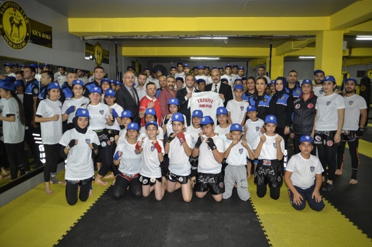 Çocuklar Suçtan Muay Thai İle Uzaklaştı