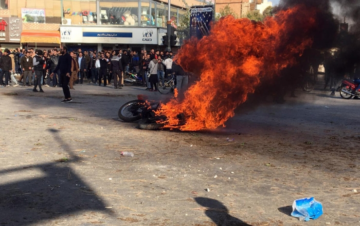 İran Dini Lideri Hamaney: “Kamu Mallarını Ateşe Verme Vatandaşların İşi Değil, Fitnecilerin İşi”