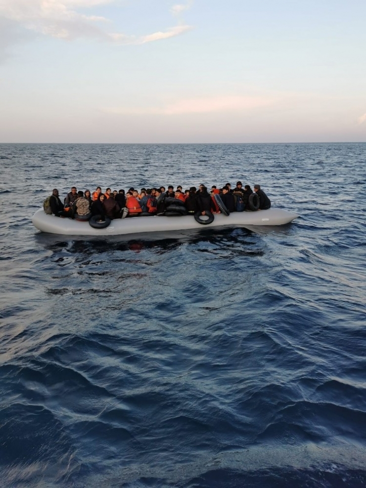 İzmir’de 72 Düzensiz Göçmen Yakalandı