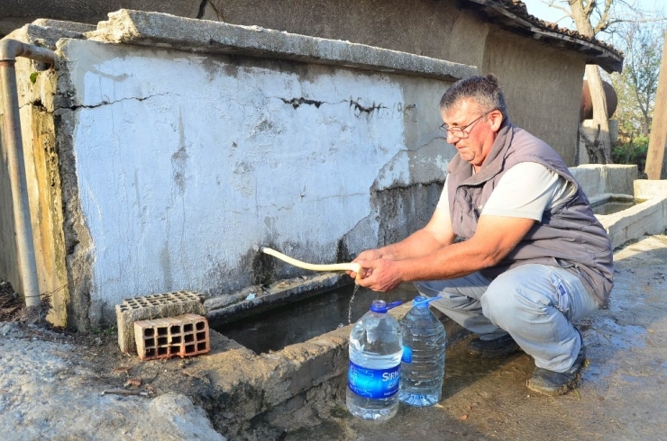 Köyün Suları Kesildi, Vatandaş Taşımalı Suya Döndü
