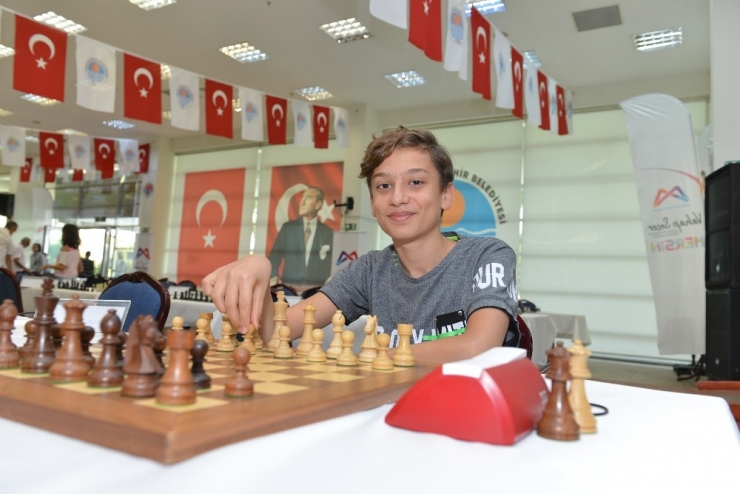 Uluslararası Satranç Turnuvası Devam Ediyor