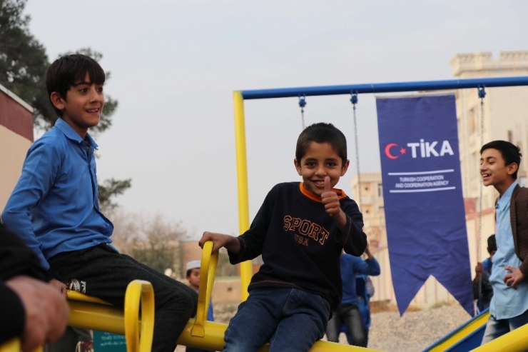 Tika’dan Afganistanlı Çocuklara Oyun Parkı