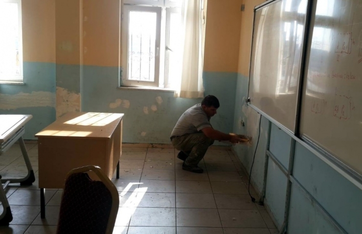 Akdeniz Belediyesinden Okullara Boya Ve Onarım Desteği