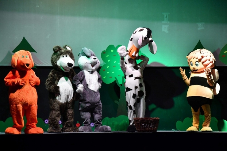 Isparta Belediyesi Şehir Tiyatrosu’ndan Çocuklara Neşeli Orman Müzikali