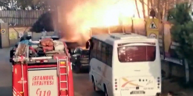 Kadıköy’de Korkutan Patlama Anı Kamerada