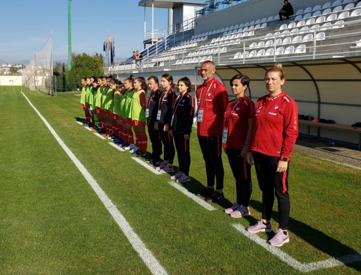 U17 Kız Milli Futbol Takımı’ndan Rusya’ya Yarım Düzine Gol