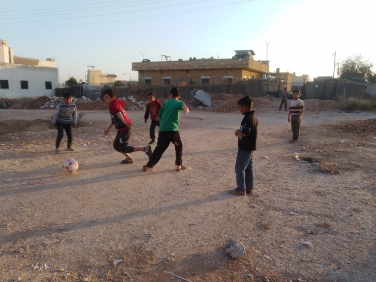 Tel Abyadlı Çocukların Futbol Sevinci