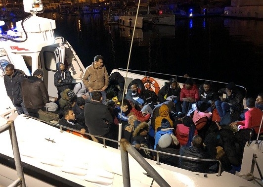 İzmir’de 14’ü Çocuk 43 Düzensiz Göçmen Yakalandı