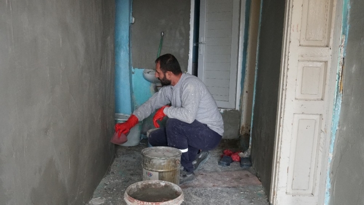 İzmit Belediyesi Nermin Teyzenin Evini Yeniliyor