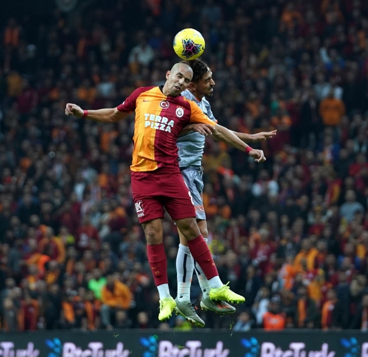 Süper Lig: Galatasaray: 0 - Medipol Başakşehir: 0 (İlk Yarı)