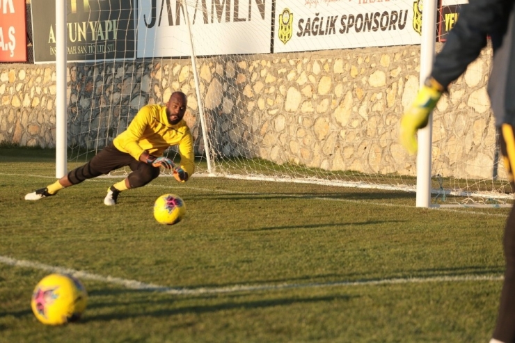 Yeni Malatyaspor’da Hedef Fenerbahçe’yi Yenip Zirveye Ortak Olmak