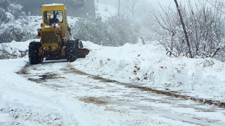 300 Kırsal Mahalle Yolu Kardan Açıldı
