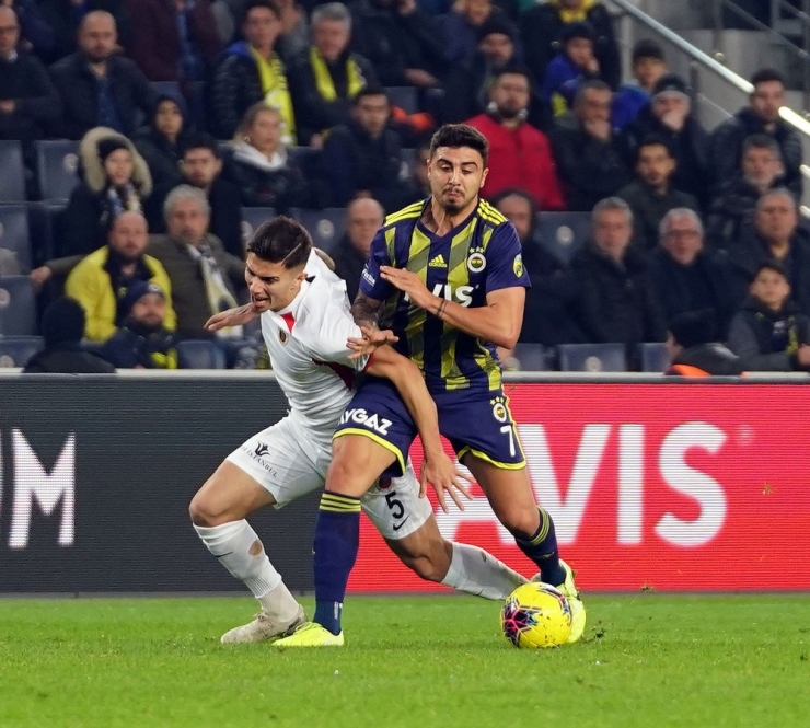 Süper Lig: Fenerbahçe: 3 - Gençlerbirliği: 1 (İlk Yarı)
