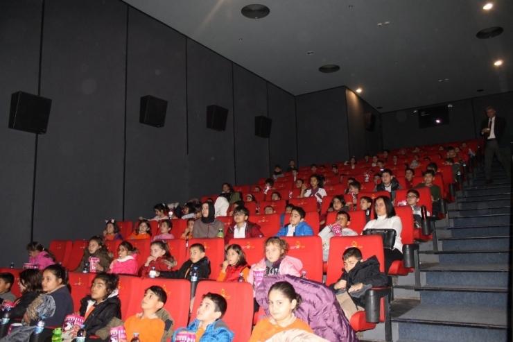 Öğrenciler İlk Kez Sinemada Film İzledi