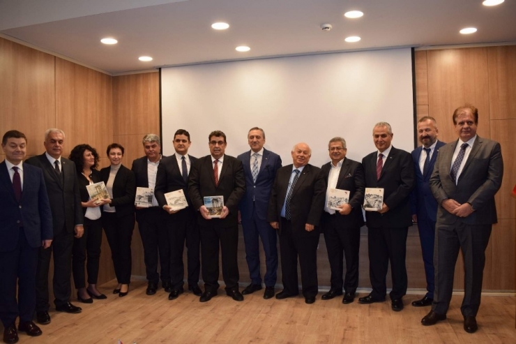 İzmir’deki 4. Bakırçay Ekonomi Zirvesi Önemli İsimleri Buluşturdu