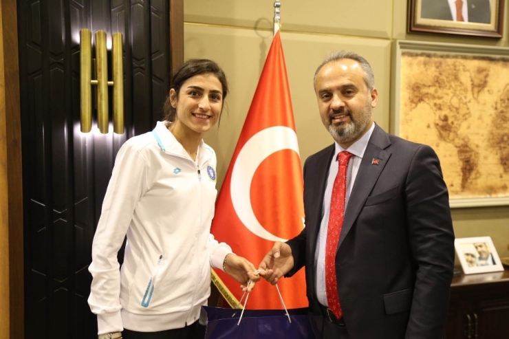 Bursa, Hatice Kübra İle Olimpiyatlarda
