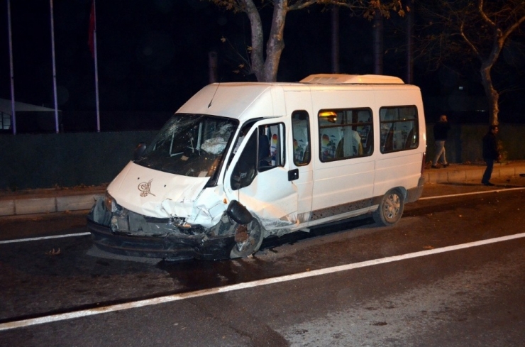 Bursa’da Trafik Kazası: 2’si Ağır 10 Yaralı
