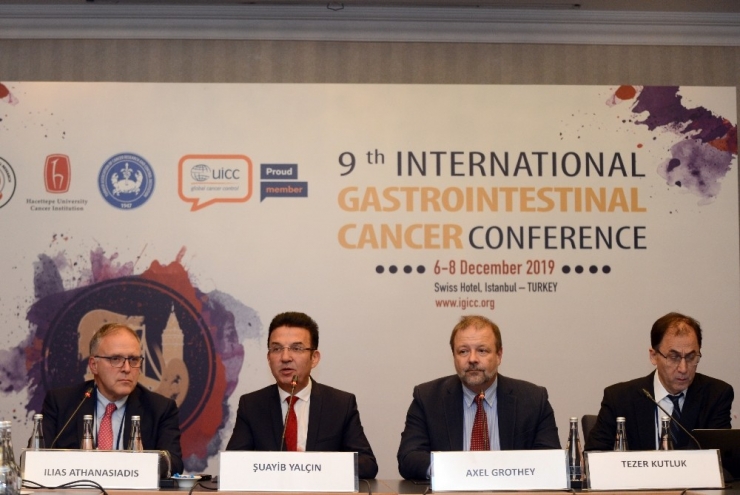 Prof. Dr. Tezer Kutluk: "Sindirim Sistemi Kanserlerinden Korunmak İçin Günde 10 Bin Adım Atın"