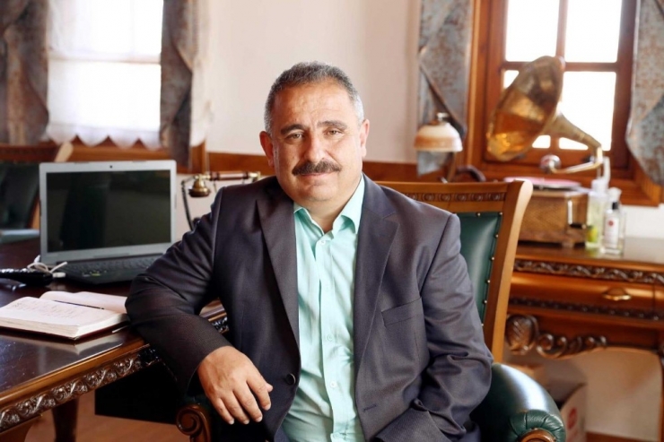 Gazeteci-yazar Sinan Burhan’dan, ’Erdoğan Ak’lı Ve Siyasi Notlar’ Kitabı
