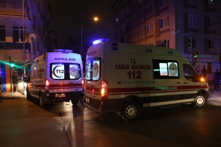 Sivas’ta 4 Kişinin Yaralandığı Kaza Güvenlik Kamerasına Yansıdı