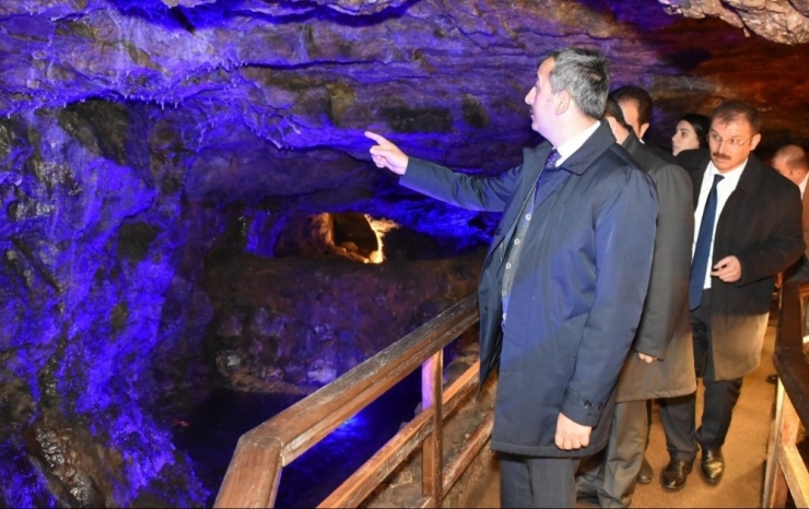 Paleozoik Döneme Ait Sulu Mağara Turistleri Ağırlıyor