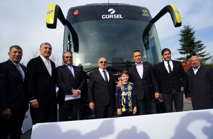 Fenerbahçe Yeni Otobüsünü Teslim Aldı