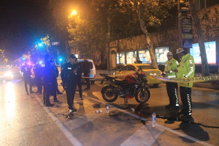 Beşiktaş’ta Motosiklet Polis Aracına Çarptı: 2 Yaralı