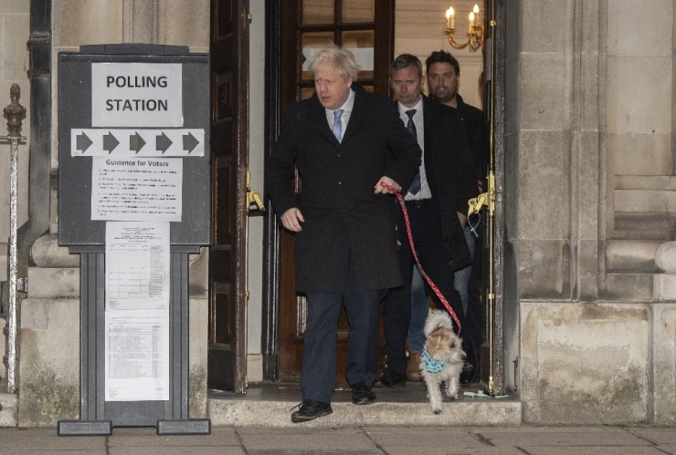 Boris Johnson, Köpeğiyle Sandık Başında