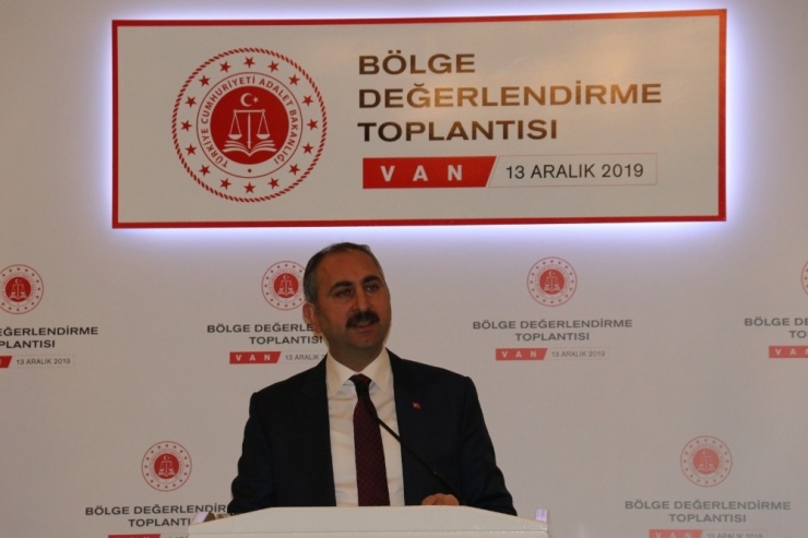 Adalet Bakanı Gül: “Hakim Görünümlü Militanların Ayaklar Altına Alma Girişiminde Bulunduğu Hukuku En Üstte Tutma Kararlılığındayız”