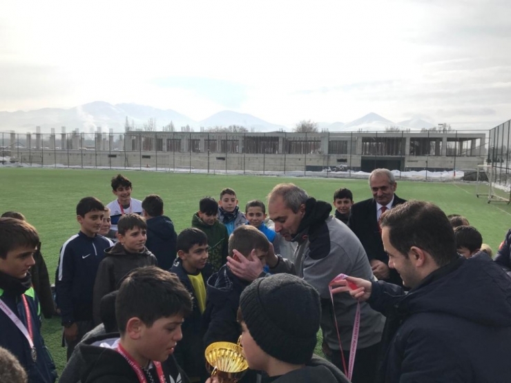 Küçükler Futbol İl Birinciliği Şampiyonu 23 Nisan Ortaokulu Oldu