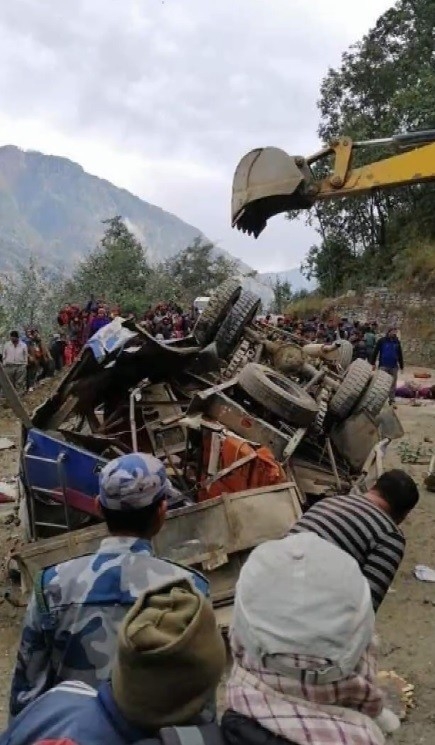 Nepal’de Otobüs Şarampole Yuvarlandı: 14 Ölü, 16 Yaralı