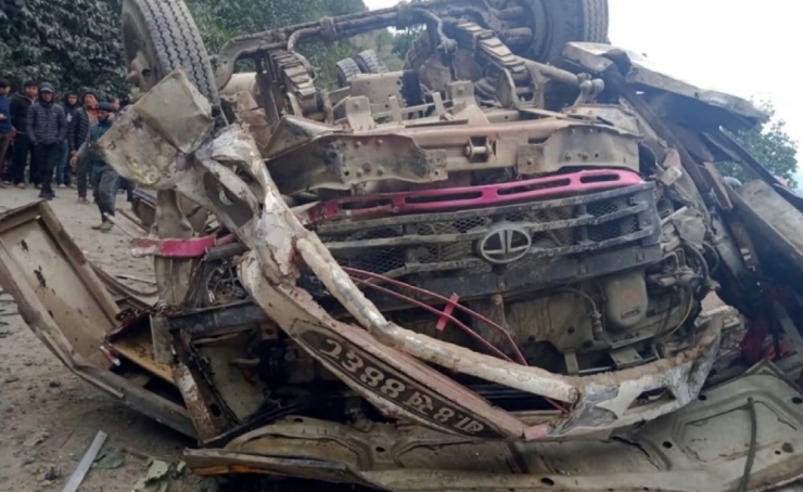Nepal’de Otobüs Şarampole Yuvarlandı: 14 Ölü, 16 Yaralı