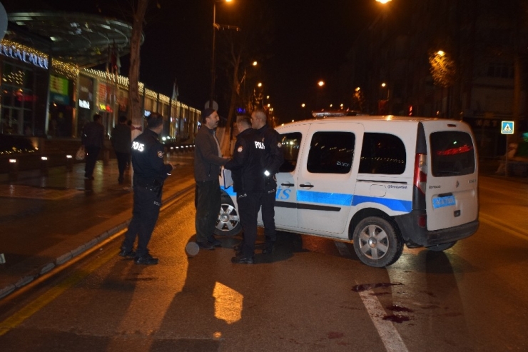 Malatya’da Gasp Etmek İstedikleri Şahsı Bıçakla Yaraladılar