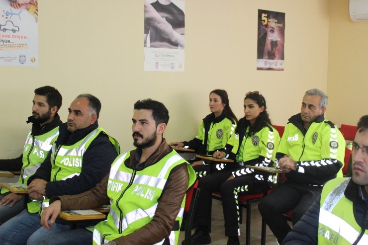 İstanbul Polisinin Nefes Kesen Sürüş Eğitimi