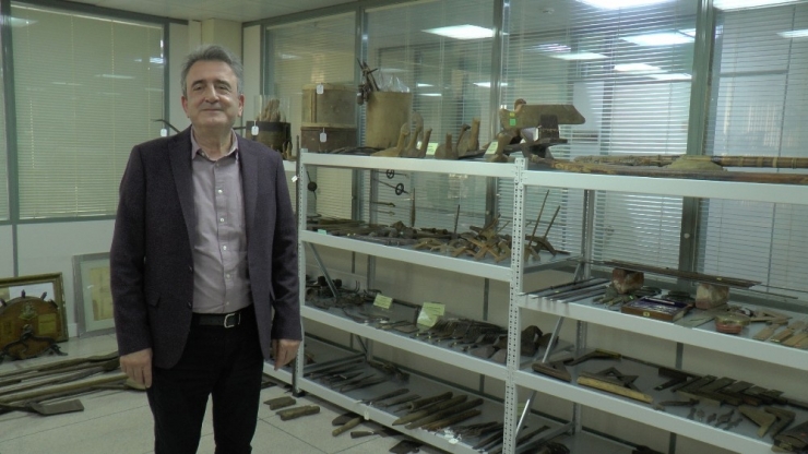 İlginç El Aletlerini Toplayan İş İnsanı, Fabrikaya Müze Kurdu