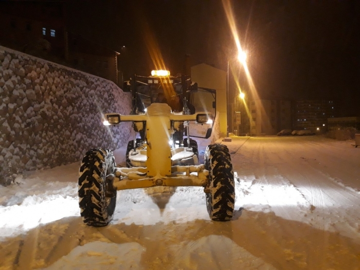 Bayburt Belediyesinden Hummalı Karla Mücadele Çalışması