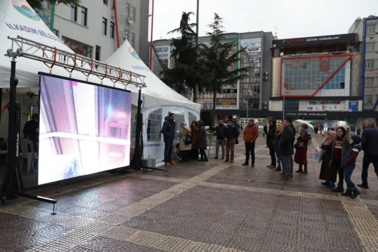 Güvensiz Asansörü Vr Gözlükle Test Ettiler