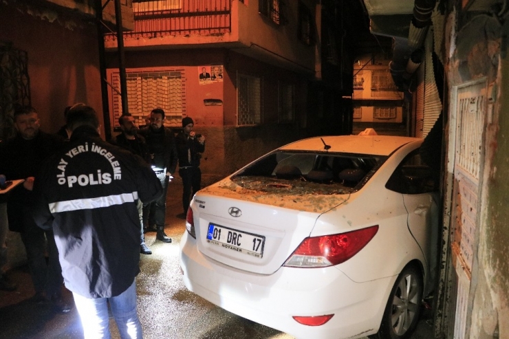 Otomobilinde Seyir Halinde Silahlı Saldırıya Uğraya Kişi Ağır Yaralandı