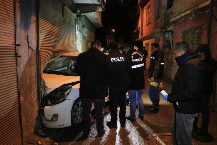 Otomobilinde Seyir Halinde Silahlı Saldırıya Uğraya Kişi Ağır Yaralandı
